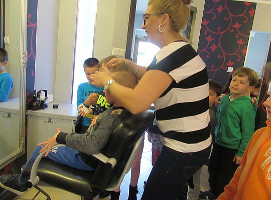 Fryzury,masaże i inne przyjemności-wizyta w zakładzie fryzjerskim