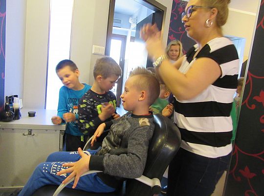 Fryzury,masaże i inne przyjemności-wizyta w zakładzie fryzjerskim