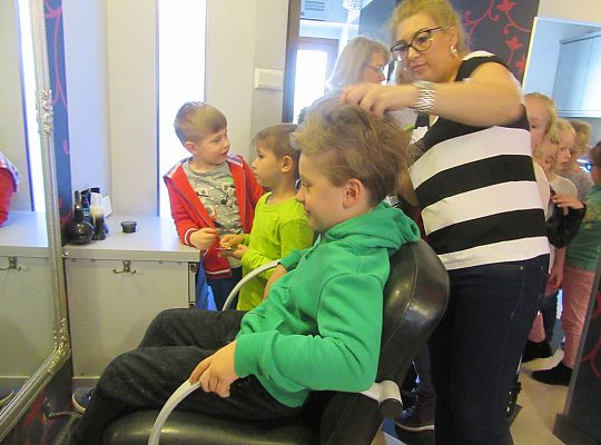 Fryzury,masaże i inne przyjemności-wizyta w zakładzie fryzjerskim