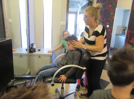 Fryzury,masaże i inne przyjemności-wizyta w zakładzie fryzjerskim