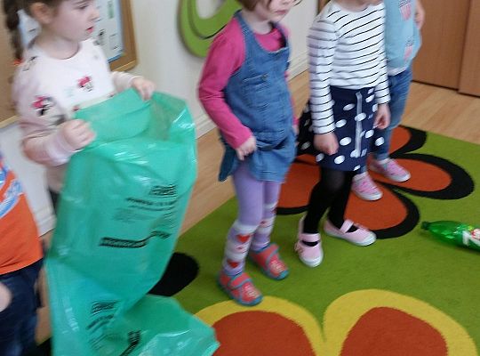 Uczymy się segregować śmieci