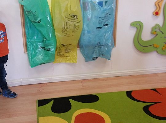 Uczymy się segregować śmieci