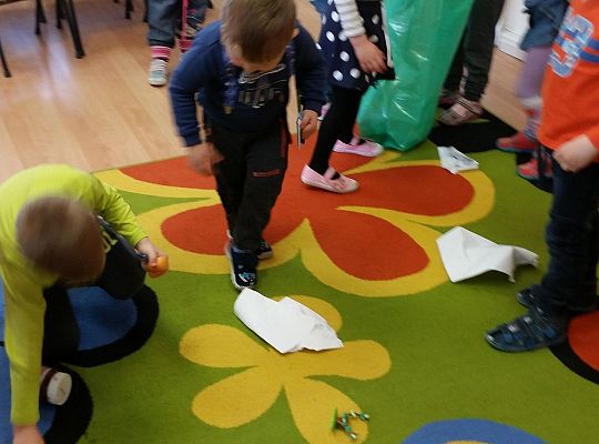 Uczymy się segregować śmieci