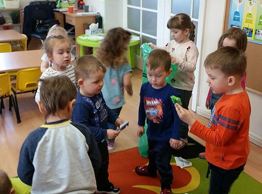 Uczymy się segregować śmieci