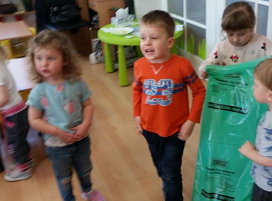 Uczymy się segregować śmieci