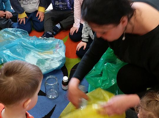 Uczymy się segregować śmieci