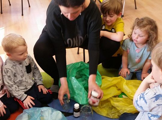 Uczymy się segregować śmieci