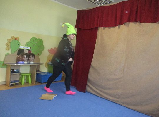 Teatrzyk w przedszkolu "Dziwne hece w bibliotece"