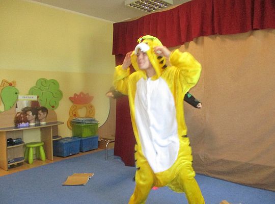 Teatrzyk w przedszkolu "Dziwne hece w bibliotece"