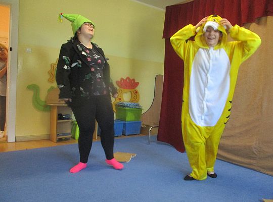 Teatrzyk w przedszkolu "Dziwne hece w bibliotece"