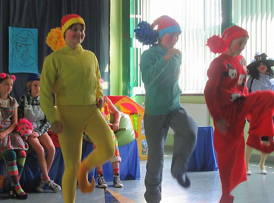 Współpraca ze Szkołą nr 5 -Przedstawienie teatralne