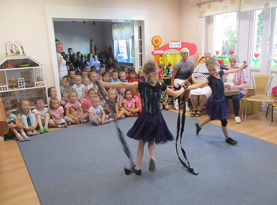 Absolwenci naszego przedszkola z wizytą