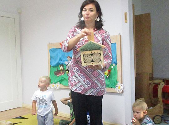 Pani Dyrektor wita nas w nowym roku szkolnym,my również "Witamy" Panią Dyrektor-gr III