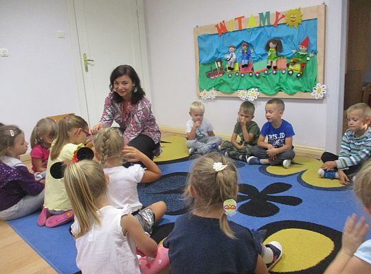 Pani Dyrektor wita nas w nowym roku szkolnym,my również "Witamy" Panią Dyrektor-gr III