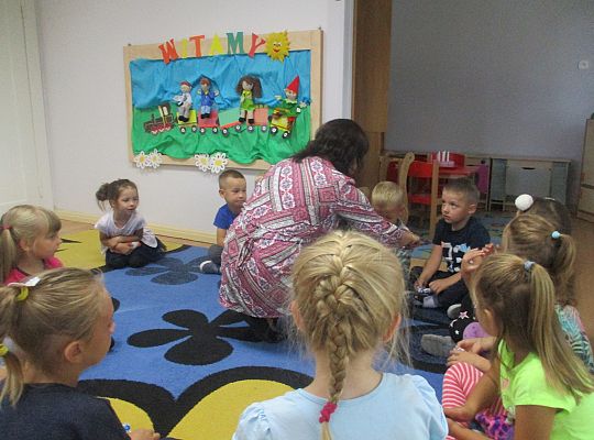 Pani Dyrektor wita nas w nowym roku szkolnym,my również "Witamy" Panią Dyrektor-gr III