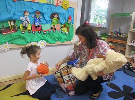 Pani Dyrektor wita nas w nowym roku szkolnym,my również "Witamy" Panią Dyrektor-gr III