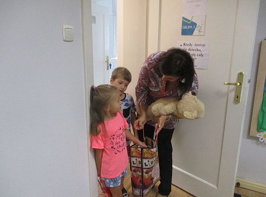 Pani Dyrektor wita nas w nowym roku szkolnym,my również "Witamy" Panią Dyrektor-gr III