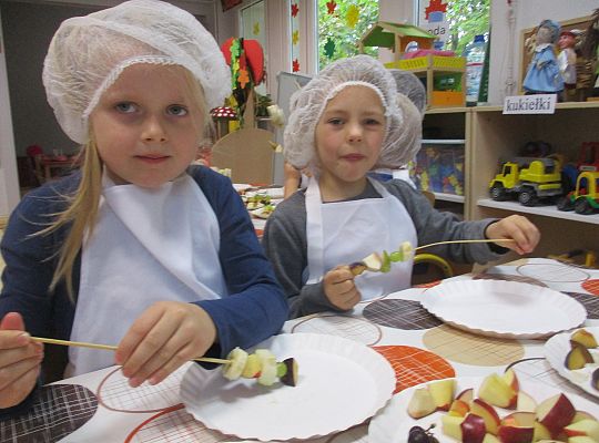 GR. III szaszłyki owocowe