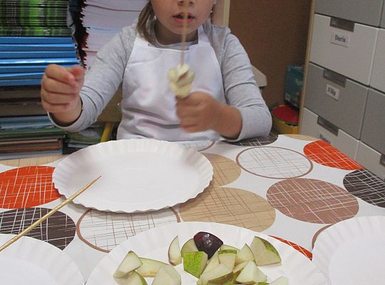 GR. III szaszłyki owocowe