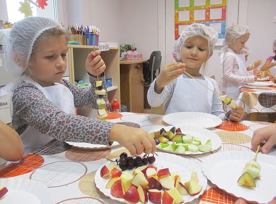 GR. III szaszłyki owocowe