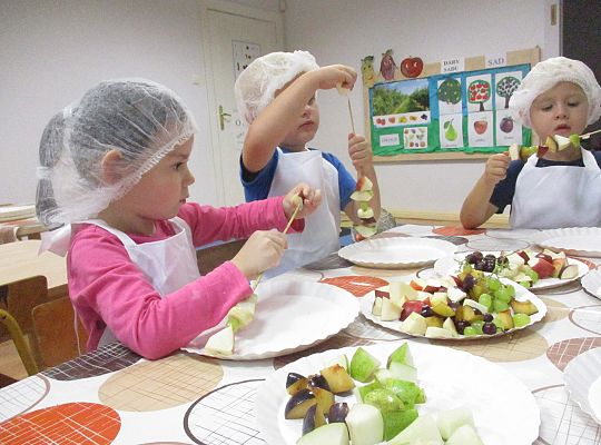 GR. III szaszłyki owocowe