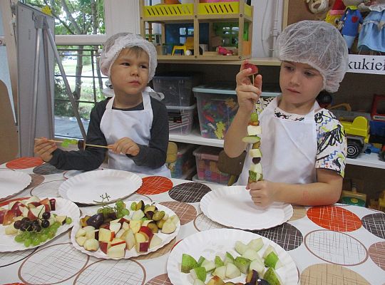 GR. III szaszłyki owocowe