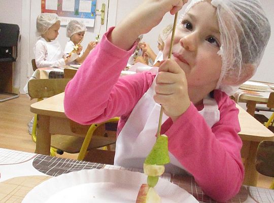 GR. III szaszłyki owocowe