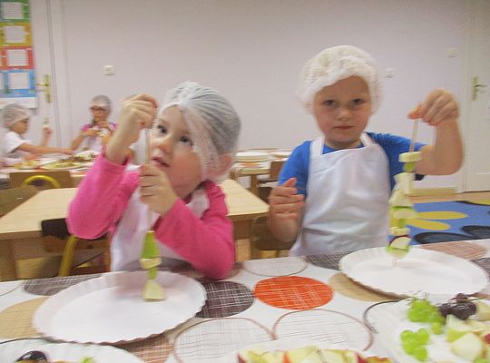 GR. III szaszłyki owocowe