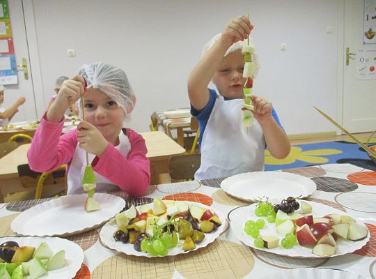 GR. III szaszłyki owocowe