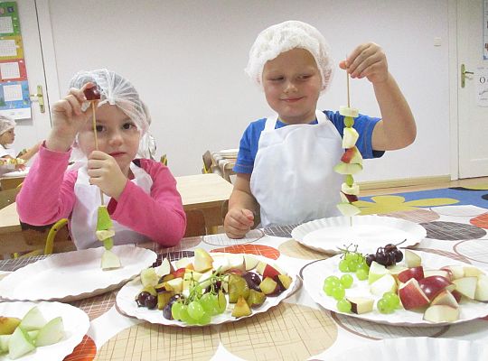 GR. III szaszłyki owocowe