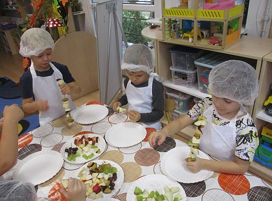 GR. III szaszłyki owocowe