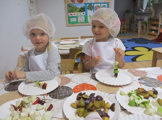 GR. III szaszłyki owocowe