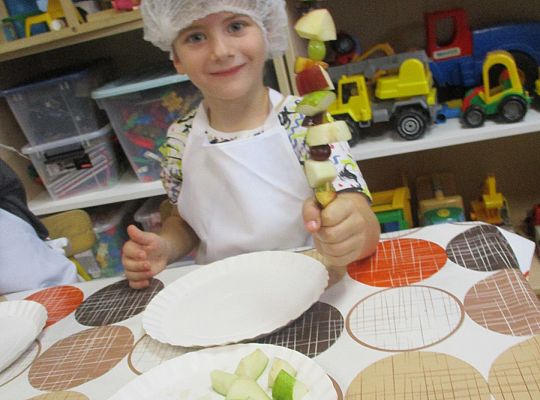 GR. III szaszłyki owocowe