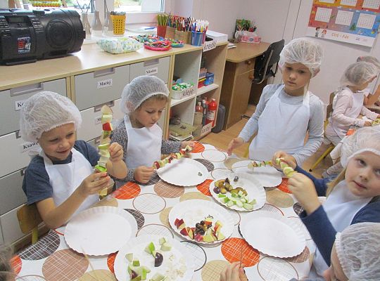 GR. III szaszłyki owocowe