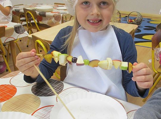 GR. III szaszłyki owocowe