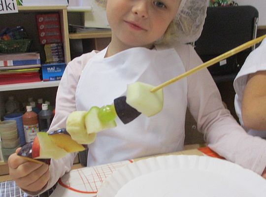 GR. III szaszłyki owocowe