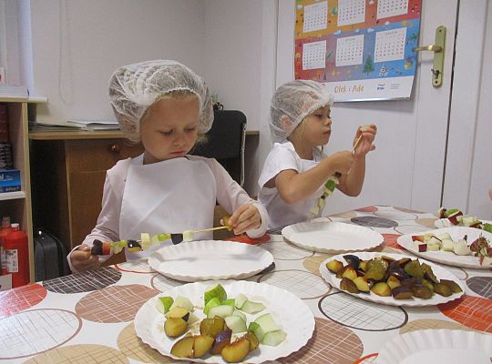 GR. III szaszłyki owocowe