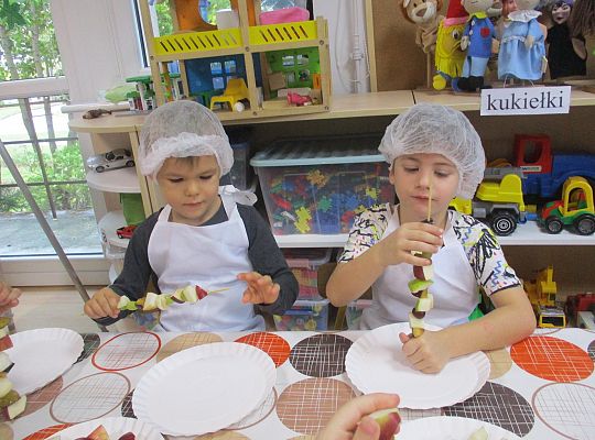 GR. III szaszłyki owocowe