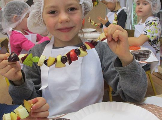 GR. III szaszłyki owocowe