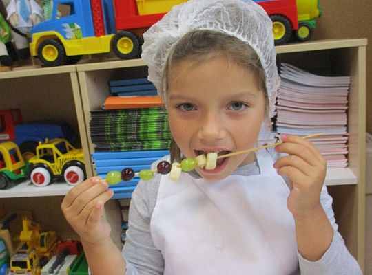 GR. III szaszłyki owocowe