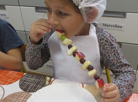 GR. III szaszłyki owocowe