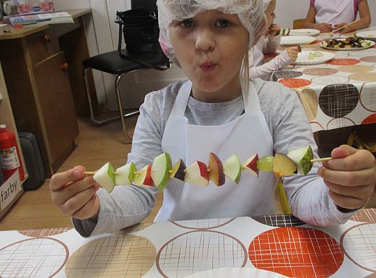 GR. III szaszłyki owocowe