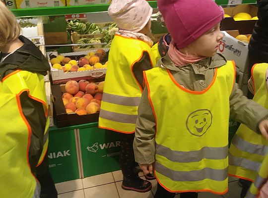 Wycieczka do sklepu gr IV- rozpoznajemy owoce