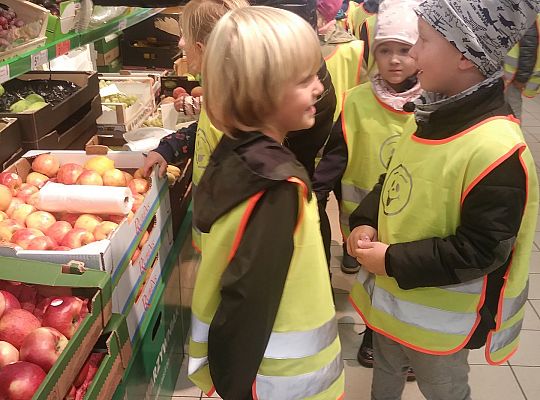 Wycieczka do sklepu gr IV- rozpoznajemy owoce