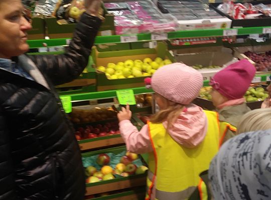 Wycieczka do sklepu gr IV- rozpoznajemy owoce