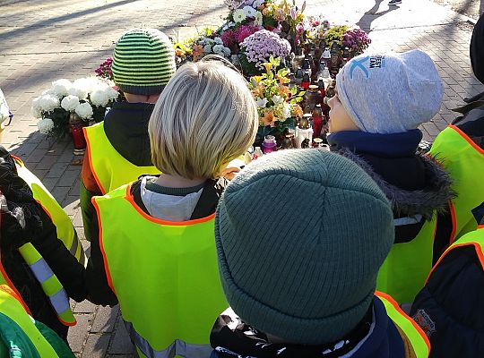 Gr IV-czcimy pamięć wszystkich zmarłych którzy oddali życie za wolność Polski