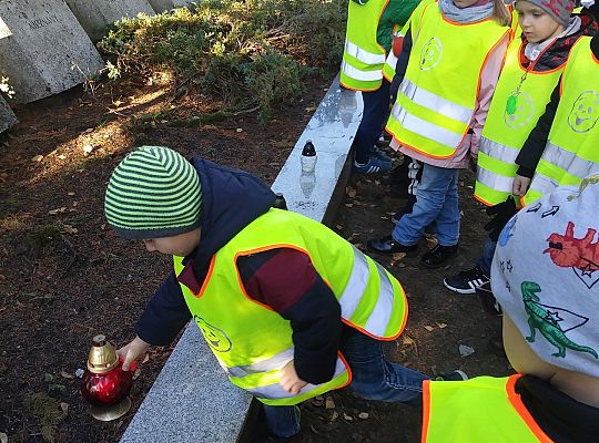 Gr IV-czcimy pamięć wszystkich zmarłych którzy oddali życie za wolność Polski