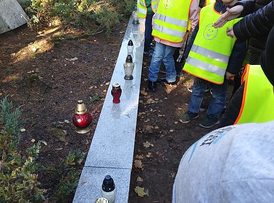 Gr IV-czcimy pamięć wszystkich zmarłych którzy oddali życie za wolność Polski
