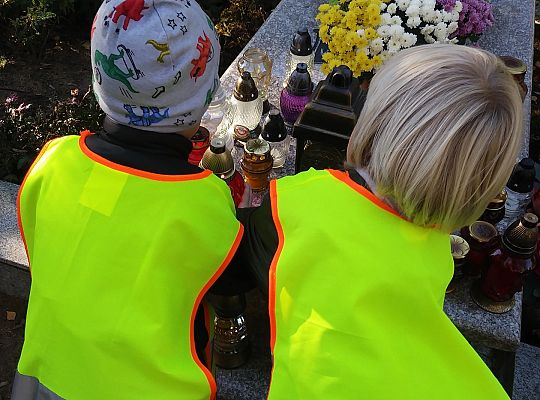 Gr IV-czcimy pamięć wszystkich zmarłych którzy oddali życie za wolność Polski