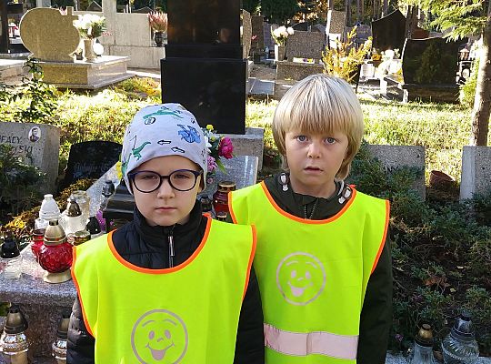 Gr IV-czcimy pamięć wszystkich zmarłych którzy oddali życie za wolność Polski